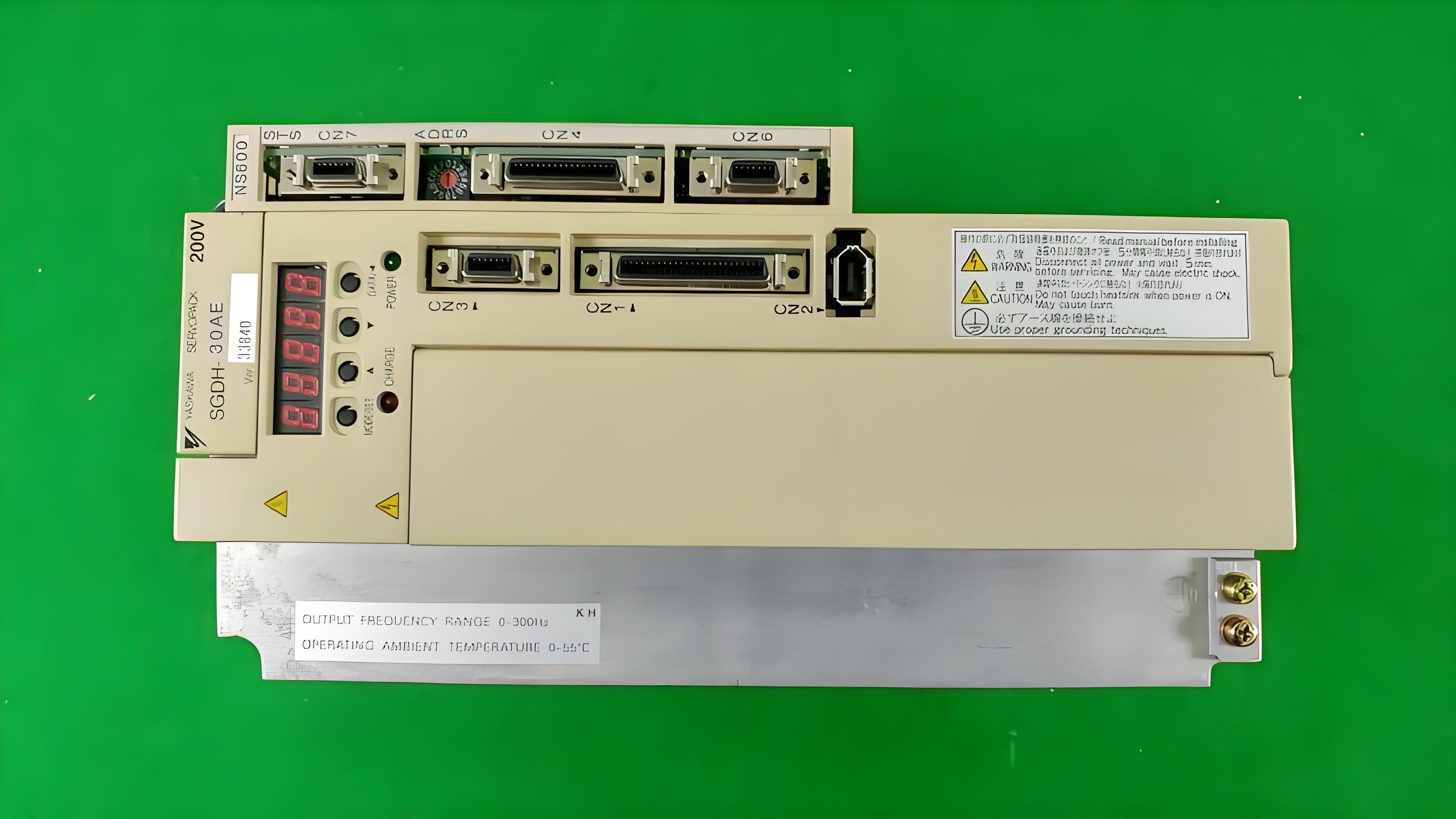 安川驅動(dòng)器.jpg 安川驅動(dòng)器.jpg